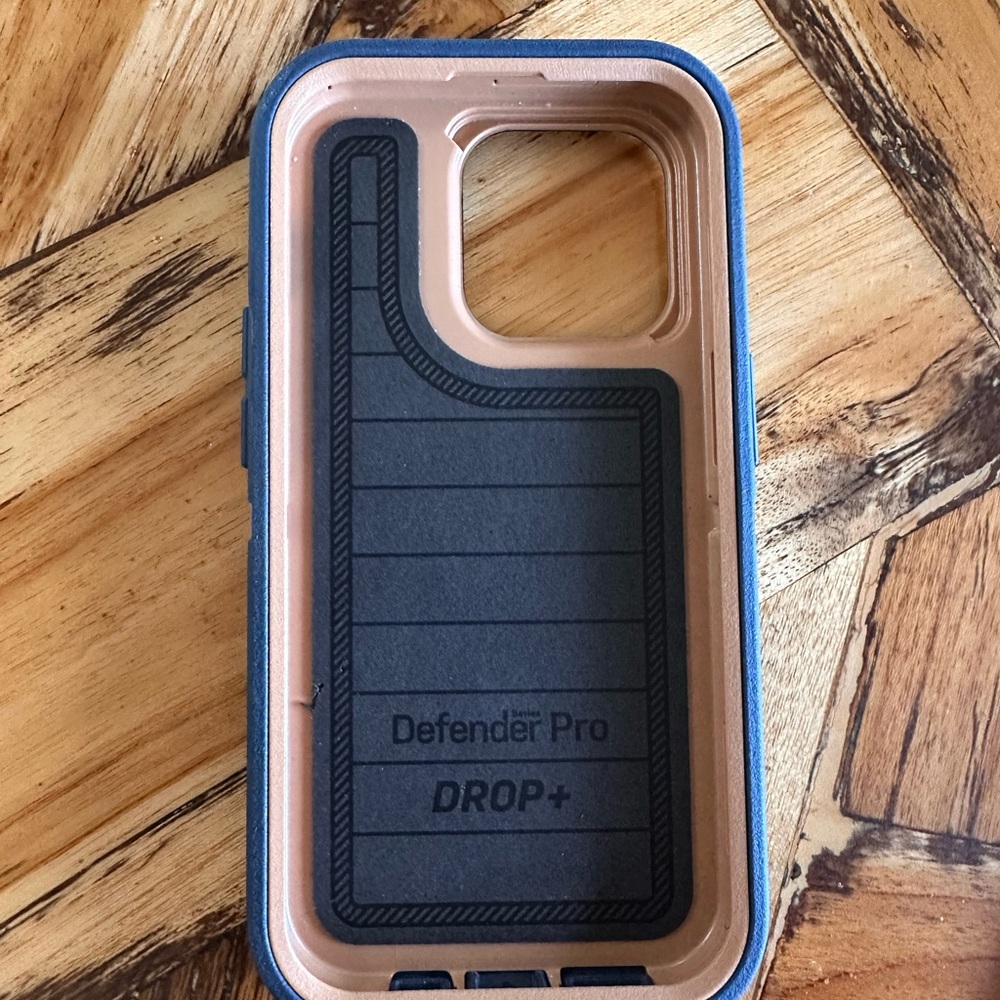 Otter Box Defender Pro Drop + (14 Pro) - Picture 2 of 3